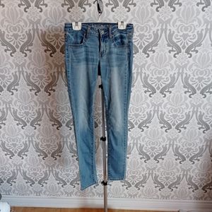American Eagle light demin jeans